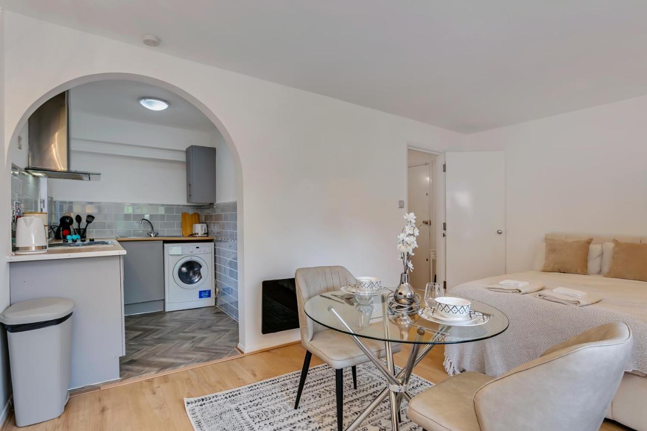 Aryas Apartments London Edgware Eksteriør bilde