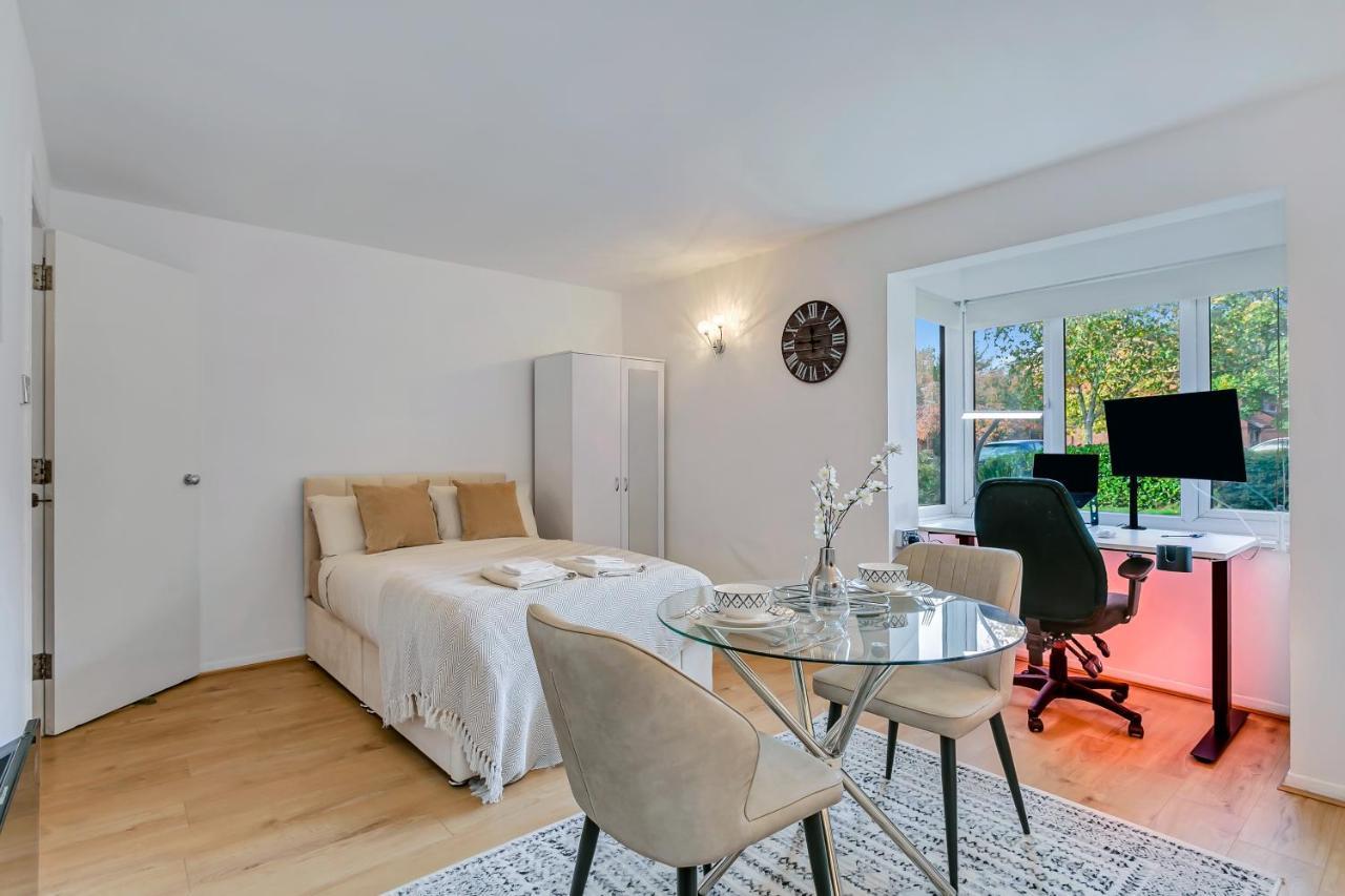 Aryas Apartments London Edgware Eksteriør bilde